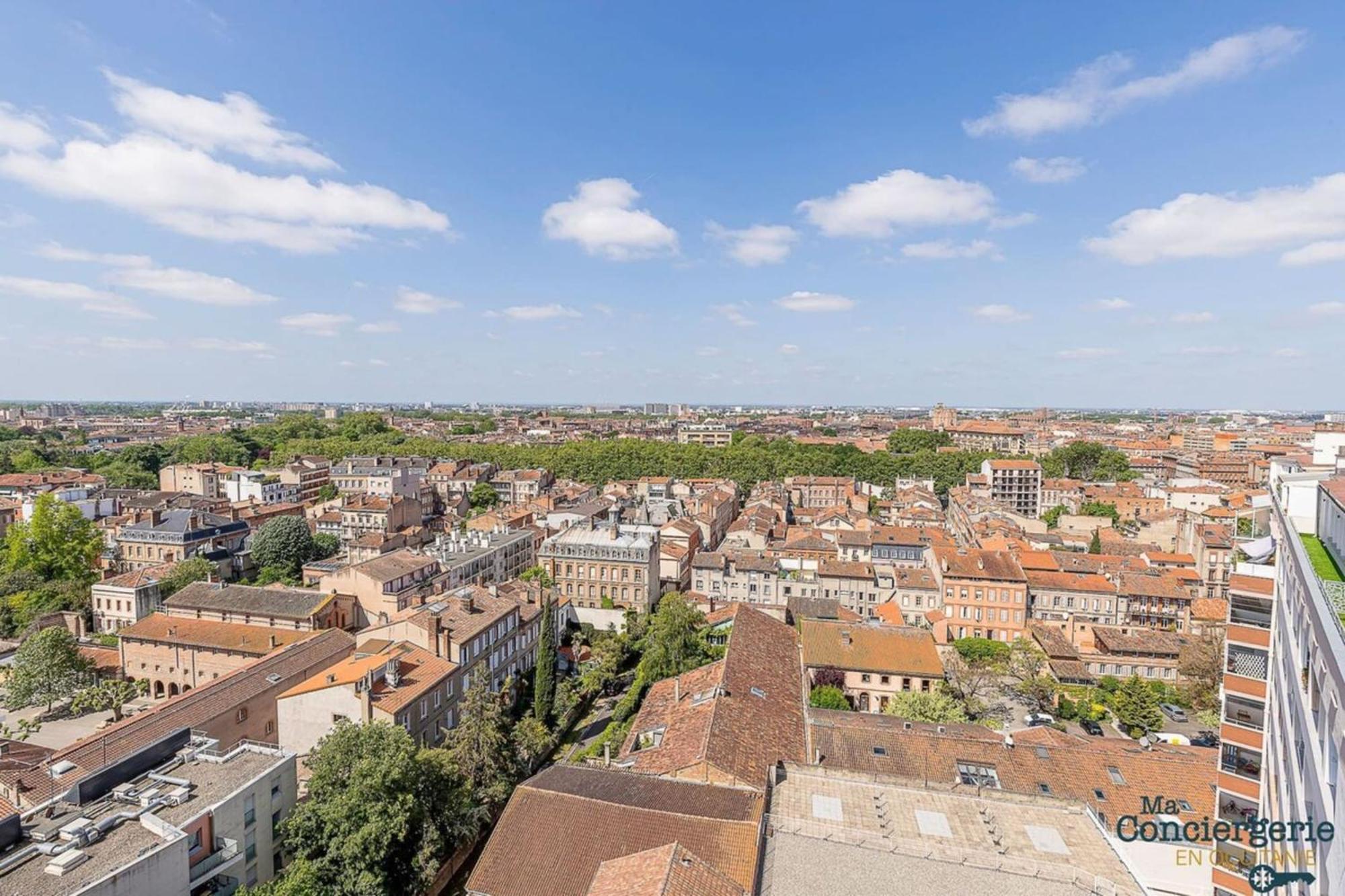 Montaudran Place Dupuy - Vue Panoramique -metro * Toulouse